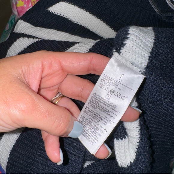 Old Navy NWOT! Navy/White Knit Sleeveless Striped Shaker Stitch Cropped Sweater - Picture 12 of 17